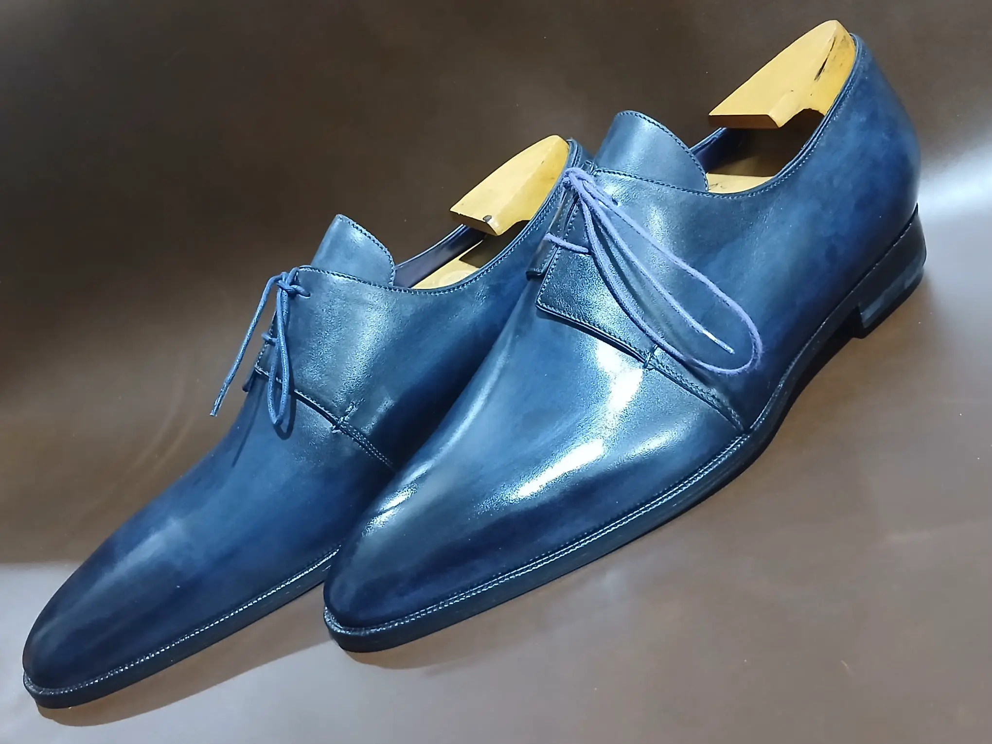 Derbies bleu nuit à lacets, sur embauchoirs